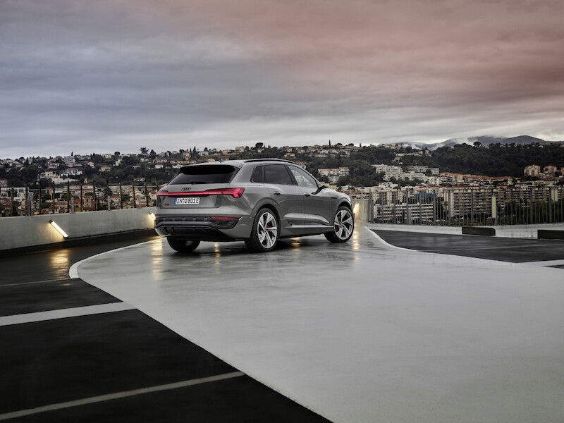 Nowe Audi Q8 e-tron: udoskonalona wydajność i zasięg, wyrafinowany design