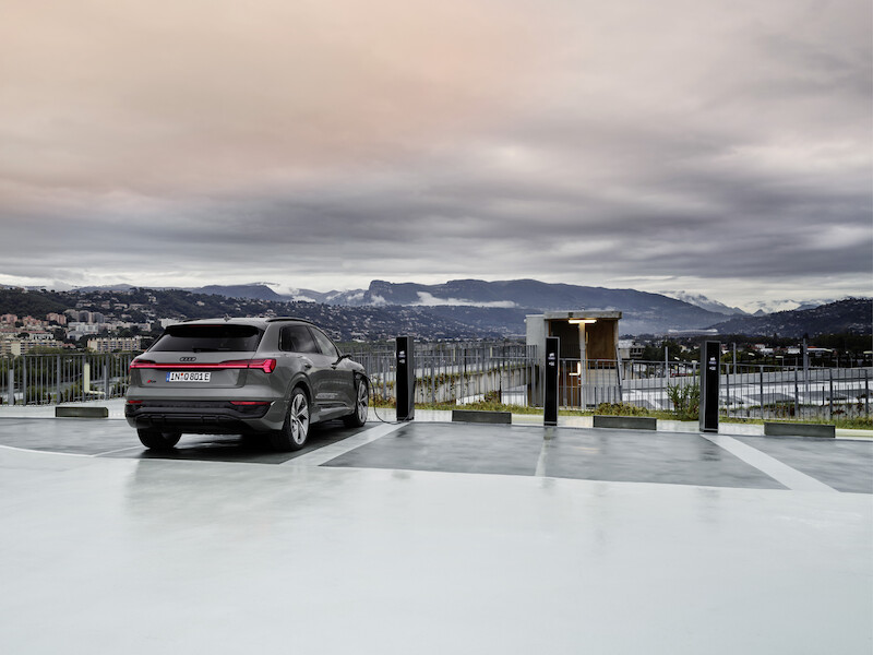 Nowe Audi Q8 e-tron: udoskonalona wydajność i zasięg, wyrafinowany design