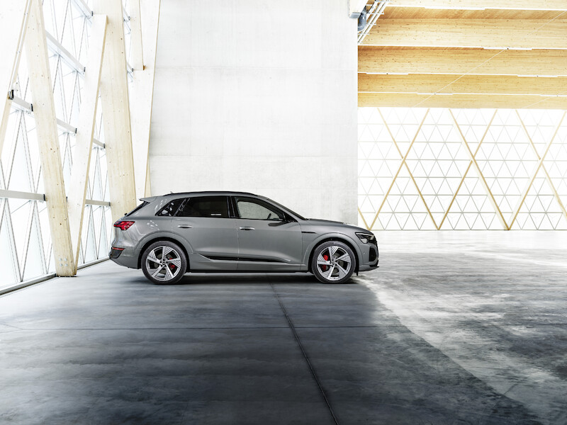 Nowe Audi Q8 e-tron: udoskonalona wydajność i zasięg, wyrafinowany design