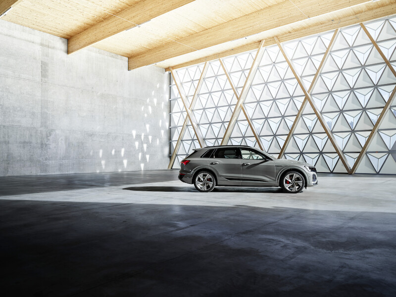 Nowe Audi Q8 e-tron: udoskonalona wydajność i zasięg, wyrafinowany design