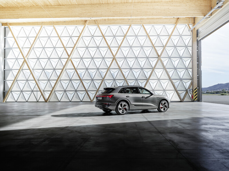 Nowe Audi Q8 e-tron: udoskonalona wydajność i zasięg, wyrafinowany design