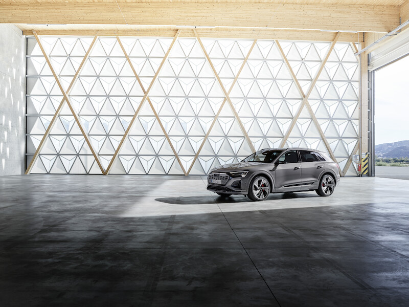 Nowe Audi Q8 e-tron: udoskonalona wydajność i zasięg, wyrafinowany design