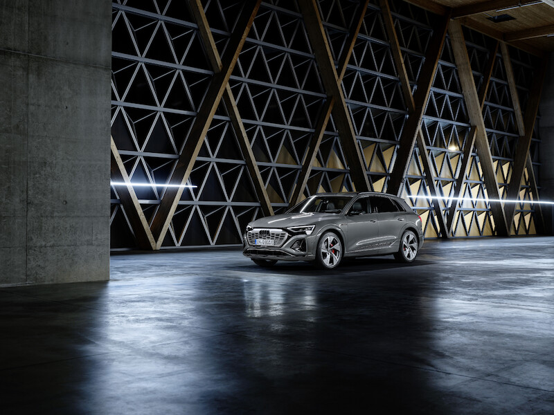 Nowe Audi Q8 e-tron: udoskonalona wydajność i zasięg, wyrafinowany design