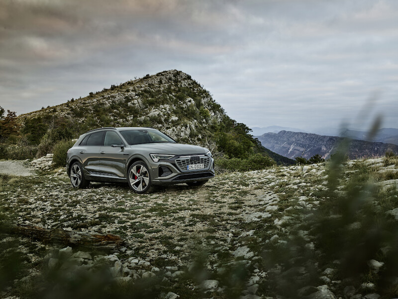 Nowe Audi Q8 e-tron: udoskonalona wydajność i zasięg, wyrafinowany design