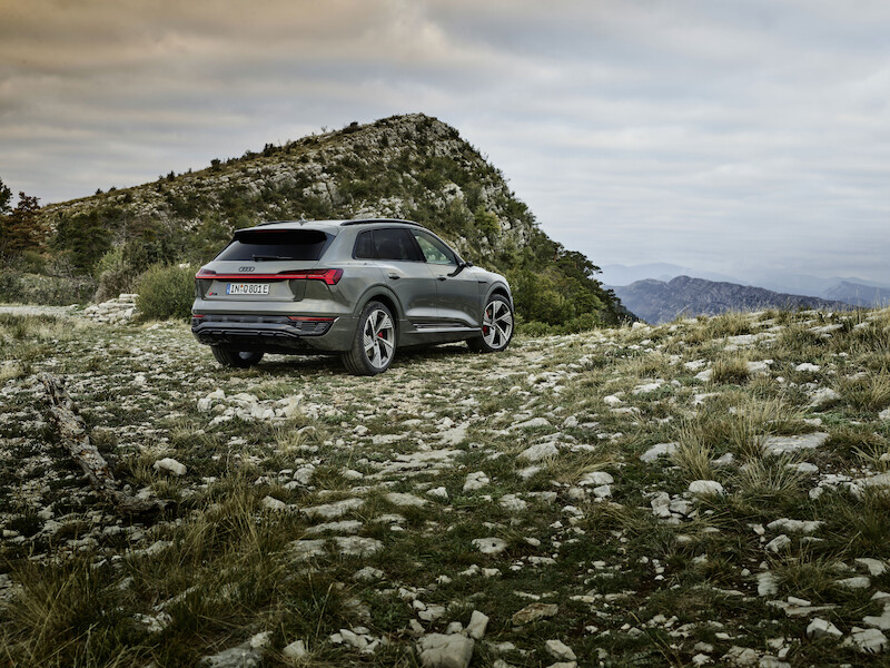 Nowe Audi Q8 e-tron: udoskonalona wydajność i zasięg, wyrafinowany design