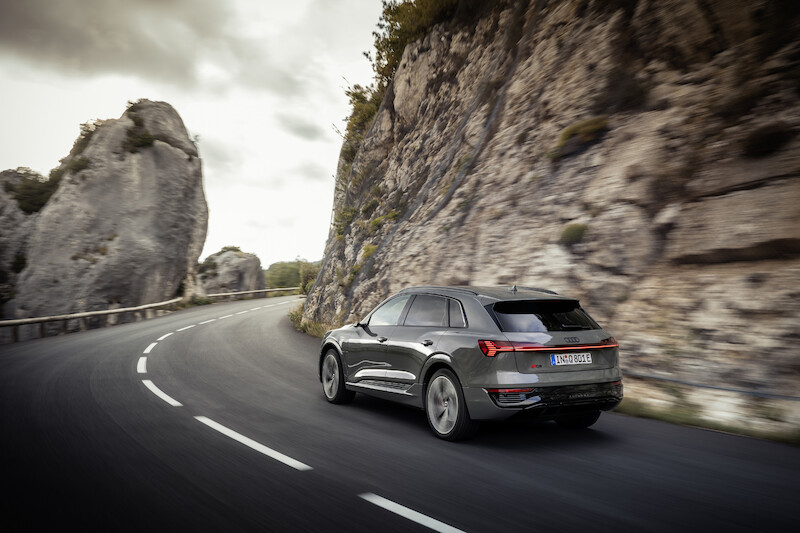 Nowe Audi Q8 e-tron: udoskonalona wydajność i zasięg, wyrafinowany design