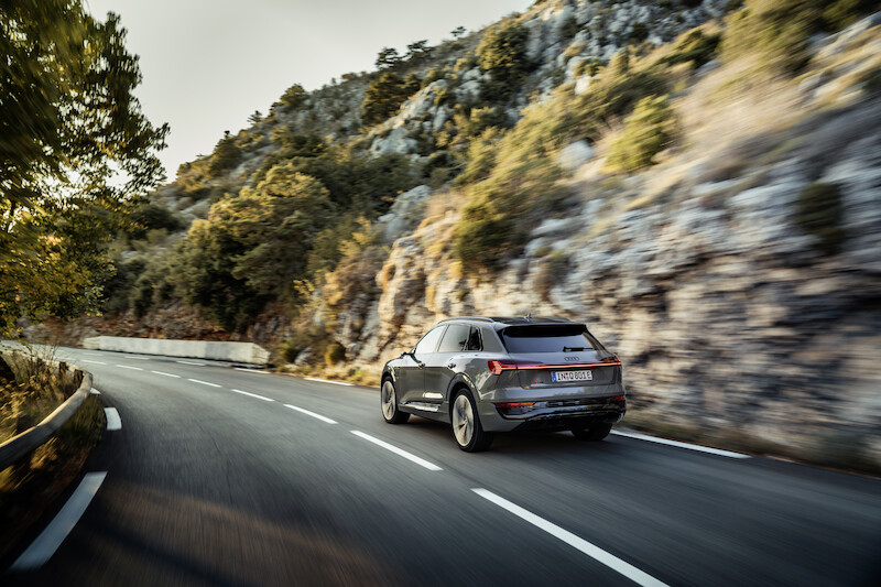 Nowe Audi Q8 e-tron: udoskonalona wydajność i zasięg, wyrafinowany design