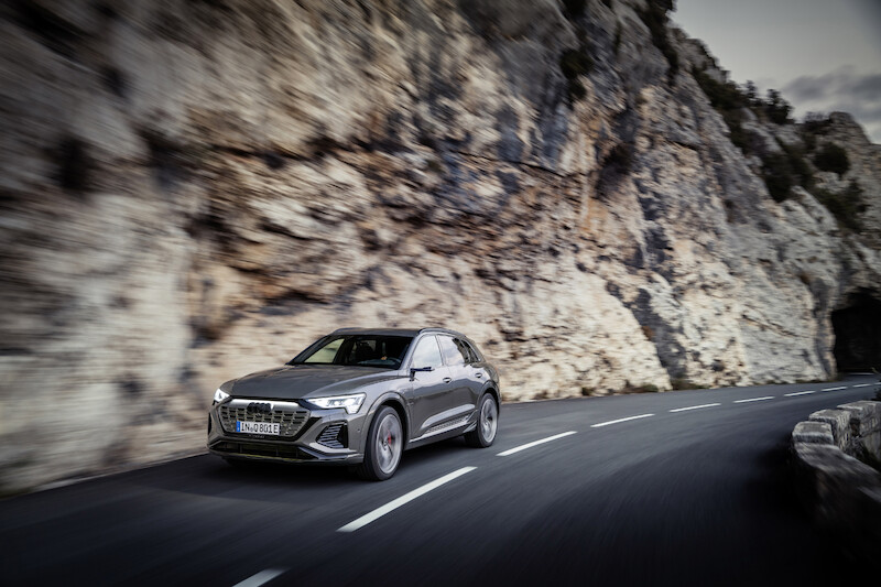 Nowe Audi Q8 e-tron: udoskonalona wydajność i zasięg, wyrafinowany design