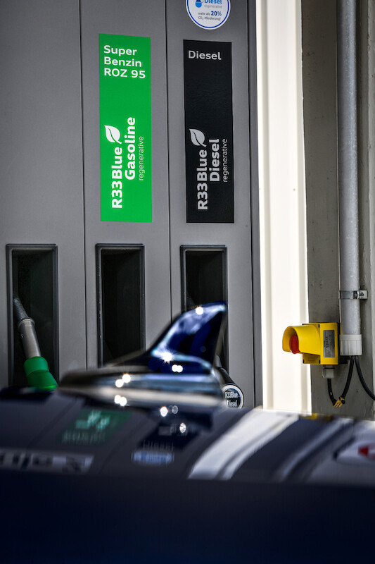 Fabryki neutralne pod względem emisji dwutlenku węgla: samochody marki Audi zjeżdżające z taśmy produkcyjnej tankowane zrównoważonymi środowiskowo paliwami