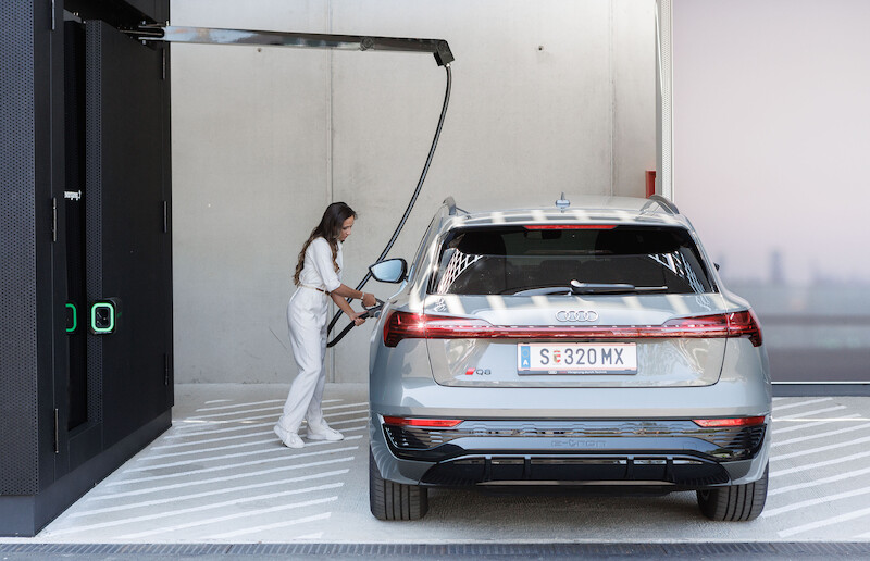 Audi definiuje na nowo pojęcie szybkiego ładowania: w Salzburgu w Austrii uruchomiono pierwszy w tym kraju Audi charging hub