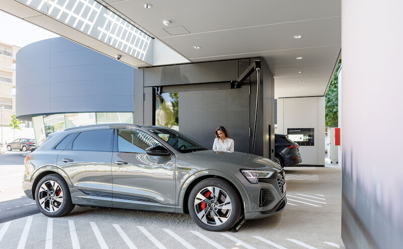 Audi definiuje na nowo pojęcie szybkiego ładowania: w Salzburgu w Austrii uruchomiono pierwszy w tym kraju Audi charging hub