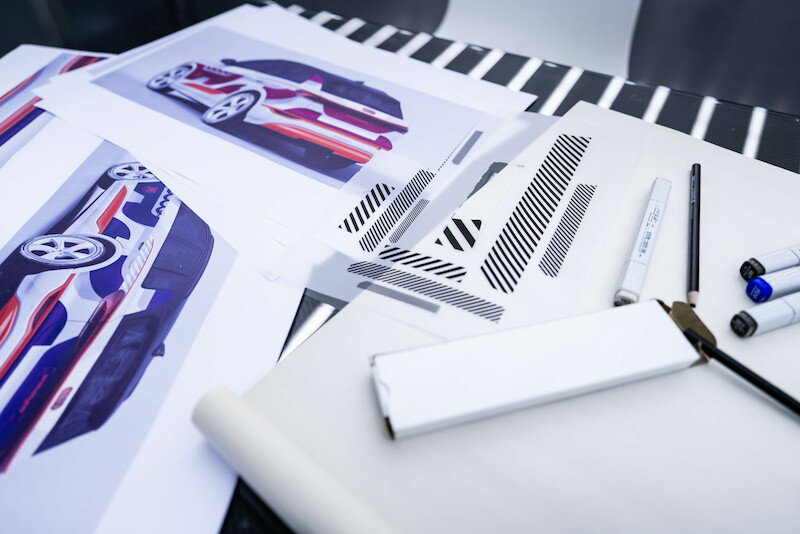 &#8222;Niczym garnitur szyty na miarę&#8221;: co sprawia, że oklejenie maskujące prototypu Audi Q6 e-tron jest tak unikalne?