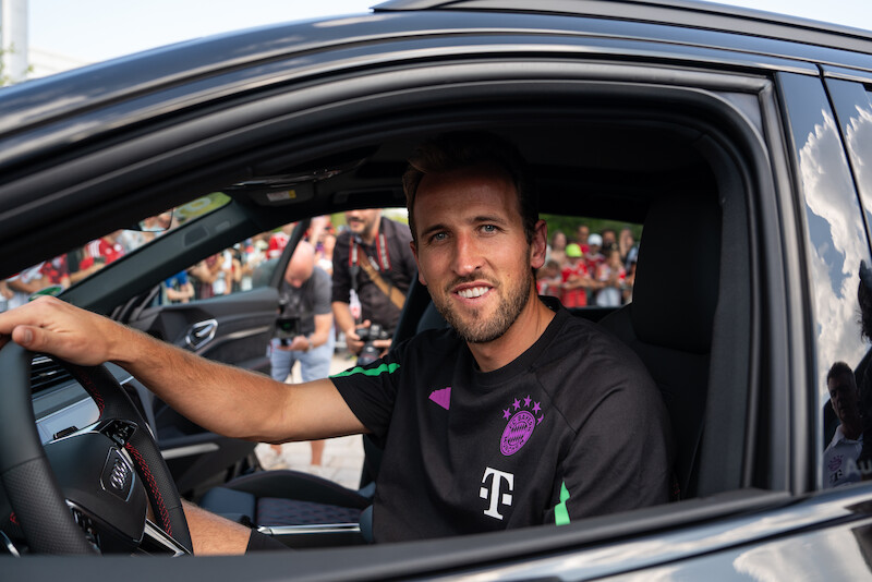 Klub piłkarski FC Bayern Monachium otrzymuje nowe samochody służbowe - Audi sprzedaje poprzednie pojazdy piłkarzy