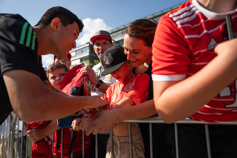 Klub piłkarski FC Bayern Monachium otrzymuje nowe samochody służbowe - Audi sprzedaje poprzednie pojazdy piłkarzy