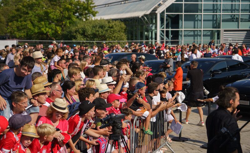 Klub piłkarski FC Bayern Monachium otrzymuje nowe samochody służbowe - Audi sprzedaje poprzednie pojazdy piłkarzy