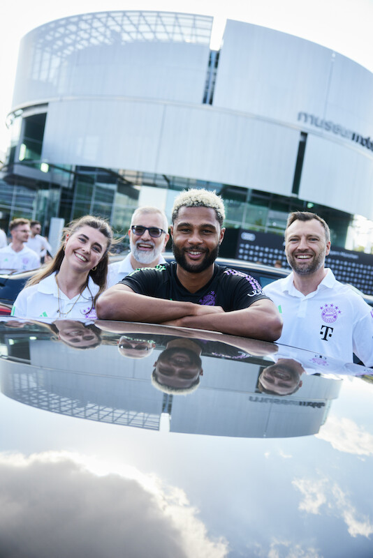 Klub piłkarski FC Bayern Monachium otrzymuje nowe samochody służbowe - Audi sprzedaje poprzednie pojazdy piłkarzy
