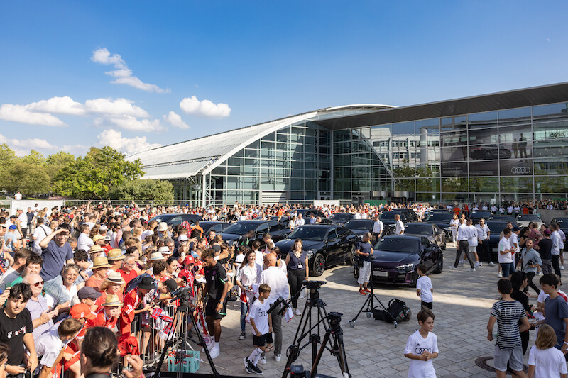 Klub piłkarski FC Bayern Monachium otrzymuje nowe samochody służbowe - Audi sprzedaje poprzednie pojazdy piłkarzy