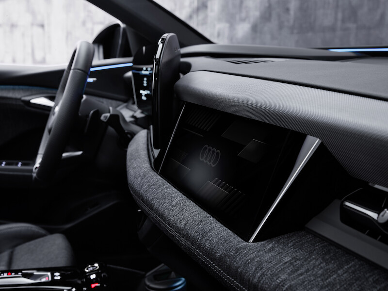 W jaki sposób wnętrze produkowanego seryjnie Audi Q6 e-tron wykorzystuje nową filozofię stylistyczną marki?