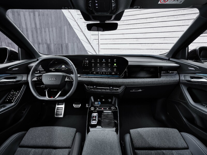 W jaki sposób wnętrze produkowanego seryjnie Audi Q6 e-tron wykorzystuje nową filozofię stylistyczną marki?