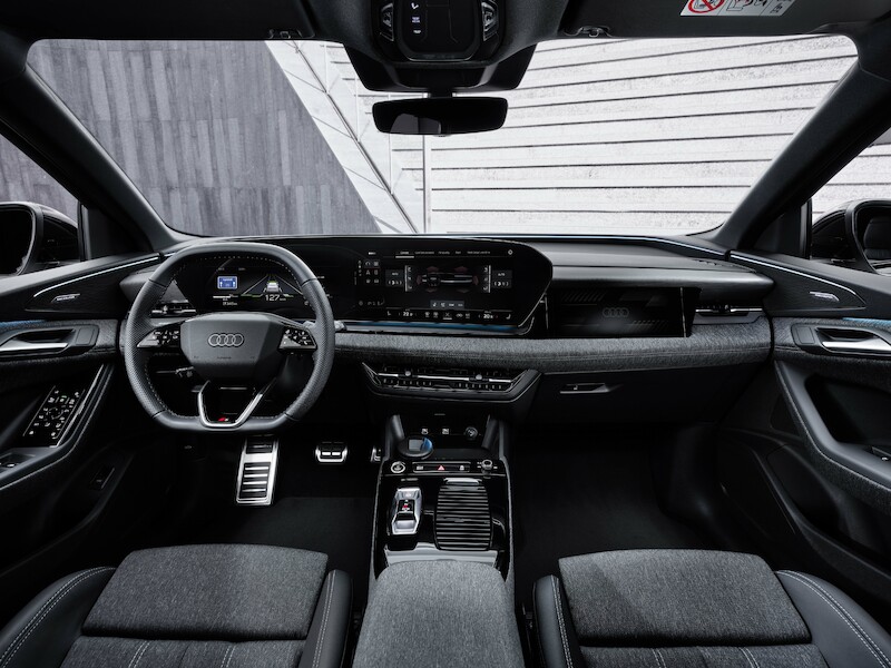 W jaki sposób wnętrze produkowanego seryjnie Audi Q6 e-tron wykorzystuje nową filozofię stylistyczną marki?