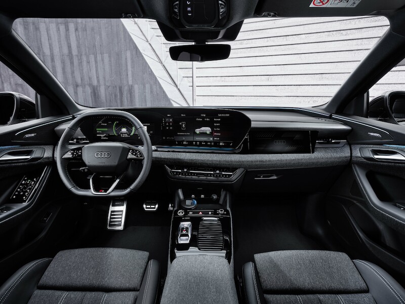 W jaki sposób wnętrze produkowanego seryjnie Audi Q6 e-tron wykorzystuje nową filozofię stylistyczną marki?