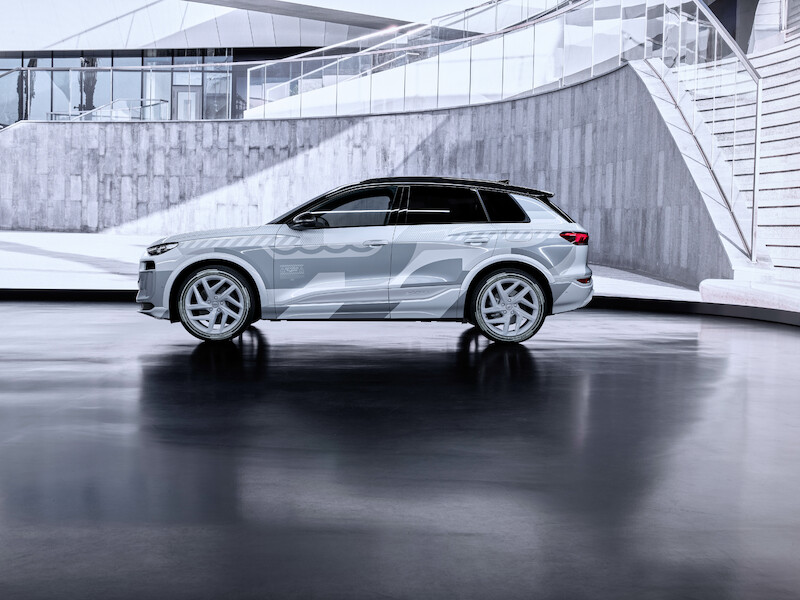 W jaki sposób wnętrze produkowanego seryjnie Audi Q6 e-tron wykorzystuje nową filozofię stylistyczną marki?
