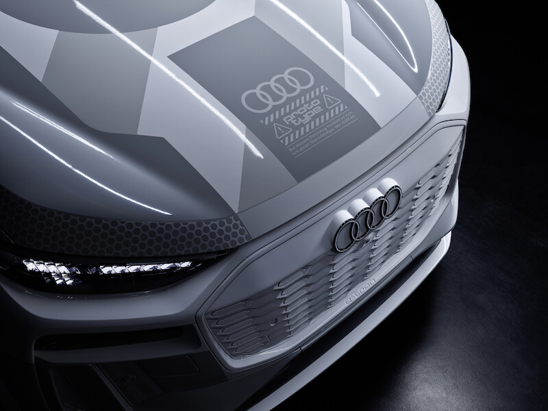 W jaki sposób wnętrze produkowanego seryjnie Audi Q6 e-tron wykorzystuje nową filozofię stylistyczną marki?
