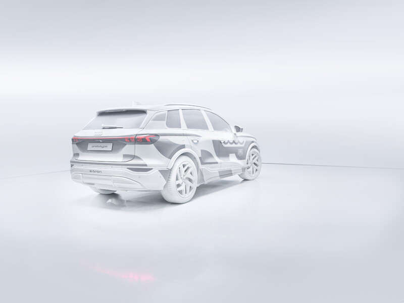 W jaki sposób wnętrze produkowanego seryjnie Audi Q6 e-tron wykorzystuje nową filozofię stylistyczną marki?
