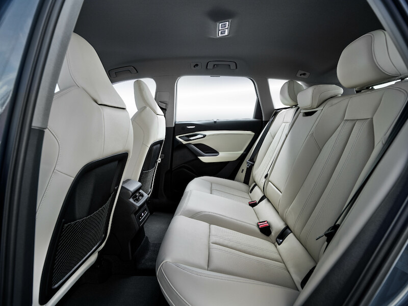 W jaki sposób wnętrze produkowanego seryjnie Audi Q6 e-tron wykorzystuje nową filozofię stylistyczną marki?