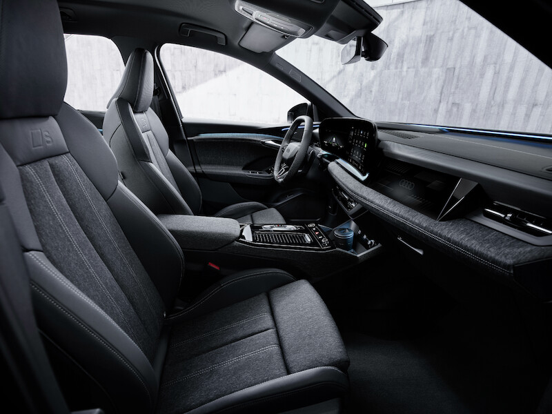W jaki sposób wnętrze produkowanego seryjnie Audi Q6 e-tron wykorzystuje nową filozofię stylistyczną marki?