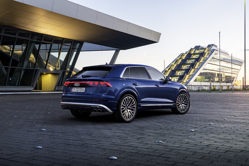 Ekspresyjny design i nowa technika świateł - udoskonalone Audi Q8