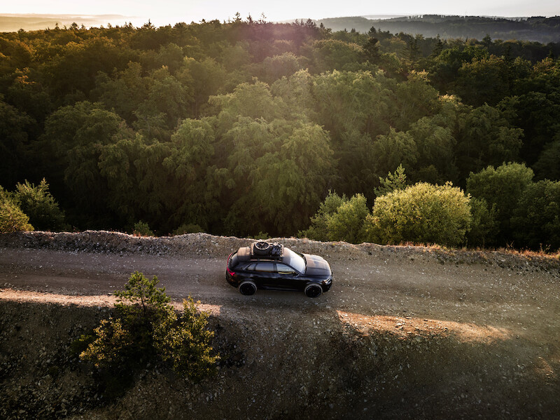 Pewne siebie zarówno w terenie, jak i na asfalcie: Audi Q8 e-tron edition Dakar