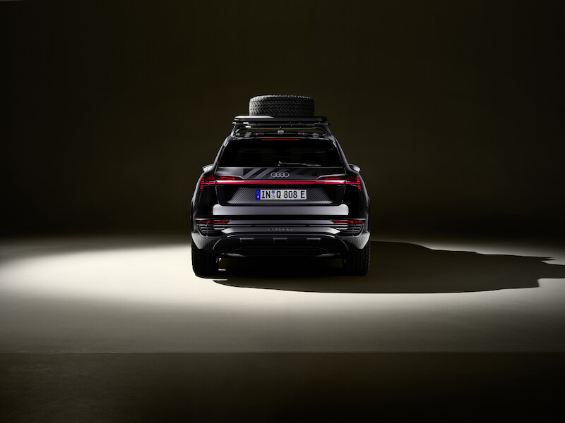Pewne siebie zarówno w terenie, jak i na asfalcie: Audi Q8 e-tron edition Dakar