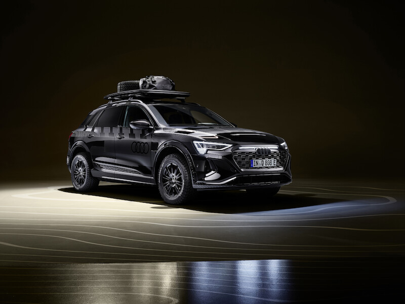 Pewne siebie zarówno w terenie, jak i na asfalcie: Audi Q8 e-tron edition Dakar