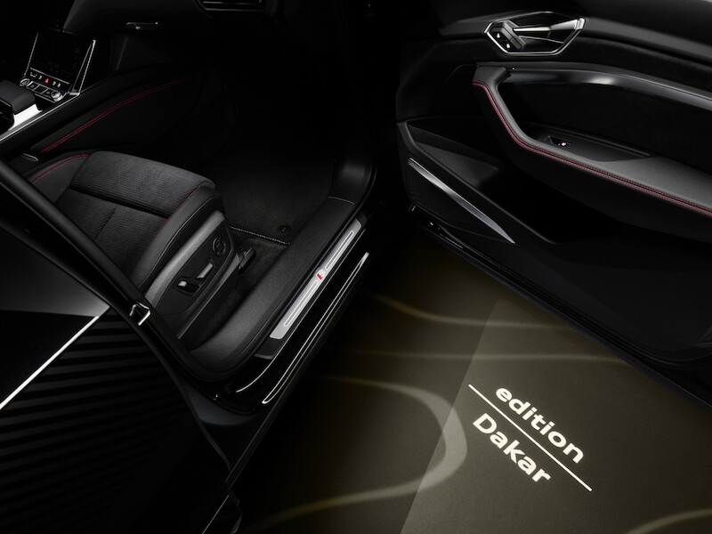 Pewne siebie zarówno w terenie, jak i na asfalcie: Audi Q8 e-tron edition Dakar