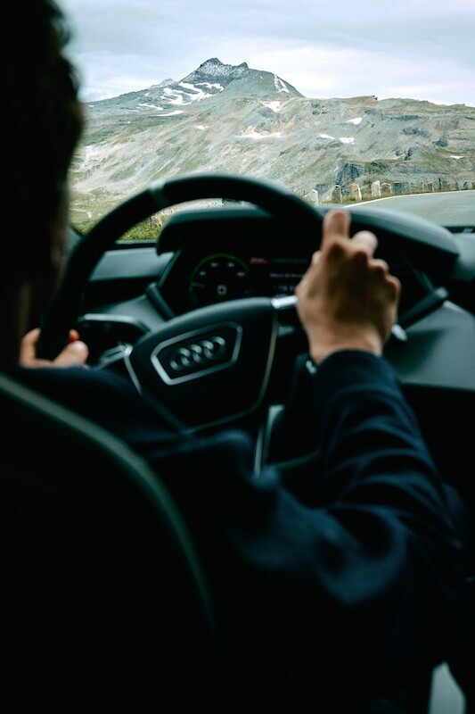 Audi RS e-tron GT w rękach Ferdinanda „Ferdiego” Porsche na Großglockner-Hochalpenstraße