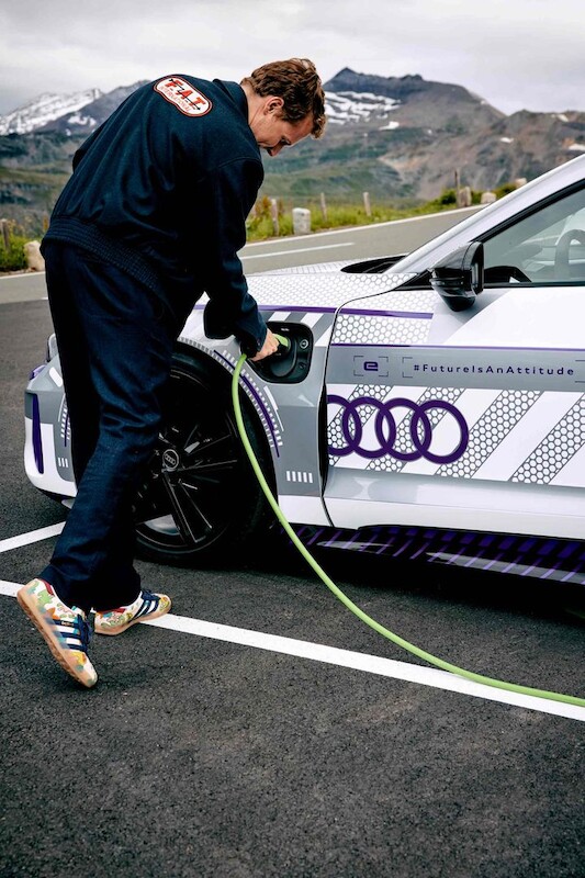 Audi RS e-tron GT w rękach Ferdinanda „Ferdiego” Porsche na Großglockner-Hochalpenstraße
