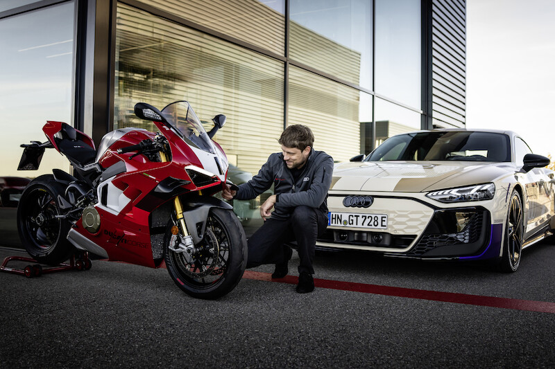Podwójna dawka adrenaliny: Prototyp Audi e-tron GT i Ducati Panigale V4 R