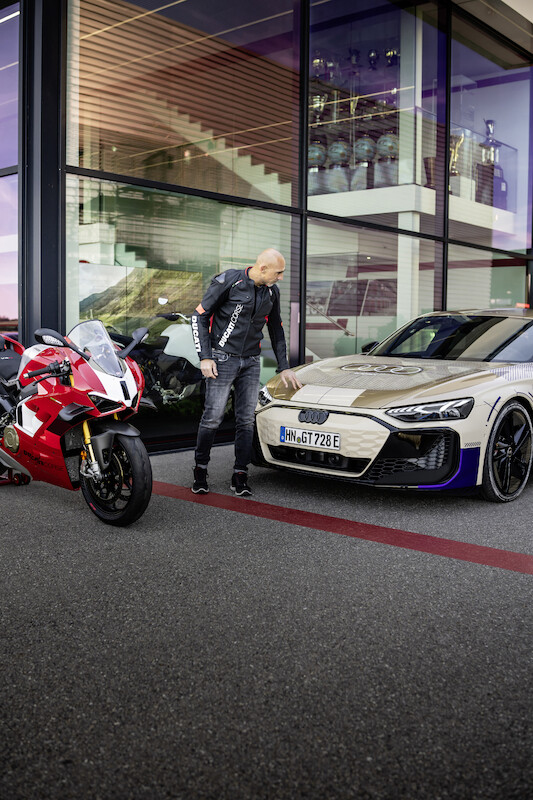Podwójna dawka adrenaliny: Prototyp Audi e-tron GT i Ducati Panigale V4 R