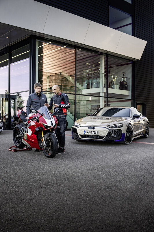 Podwójna dawka adrenaliny: Prototyp Audi e-tron GT i Ducati Panigale V4 R