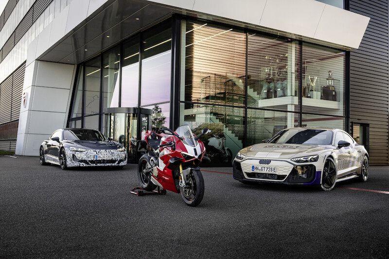Podwójna dawka adrenaliny: Prototyp Audi e-tron GT i Ducati Panigale V4 R