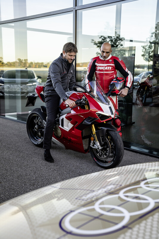 Podwójna dawka adrenaliny: Prototyp Audi e-tron GT i Ducati Panigale V4 R