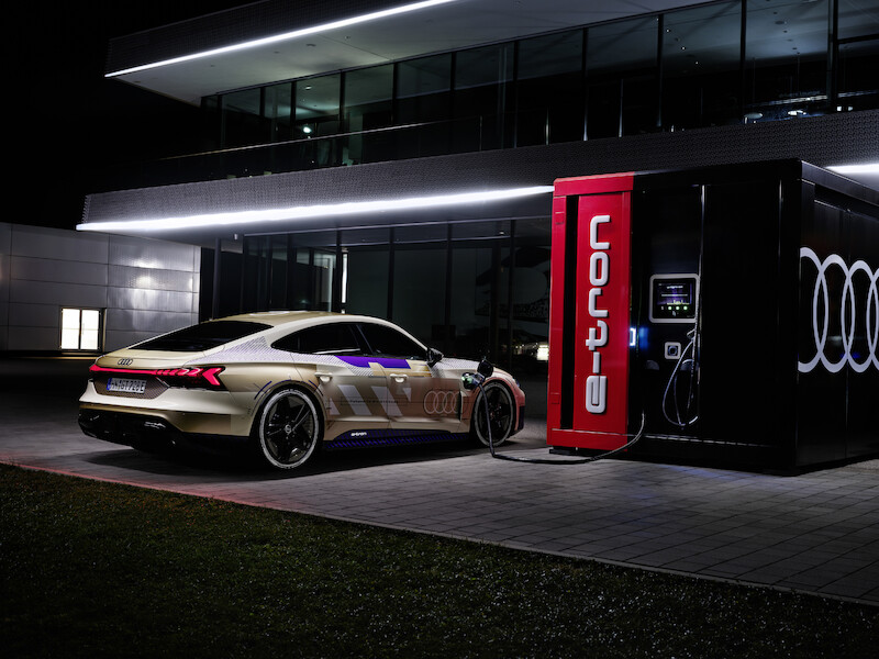 Podwójna dawka adrenaliny: Prototyp Audi e-tron GT i Ducati Panigale V4 R