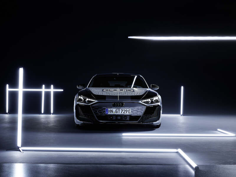 Podwójna dawka adrenaliny: Prototyp Audi e-tron GT i Ducati Panigale V4 R