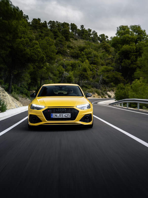 Wysokie osiągi w codziennym użytkowaniu i na torze wyścigowym: Audi RS 4 Avant edition 25 years