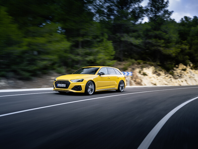 Wysokie osiągi w codziennym użytkowaniu i na torze wyścigowym: Audi RS 4 Avant edition 25 years
