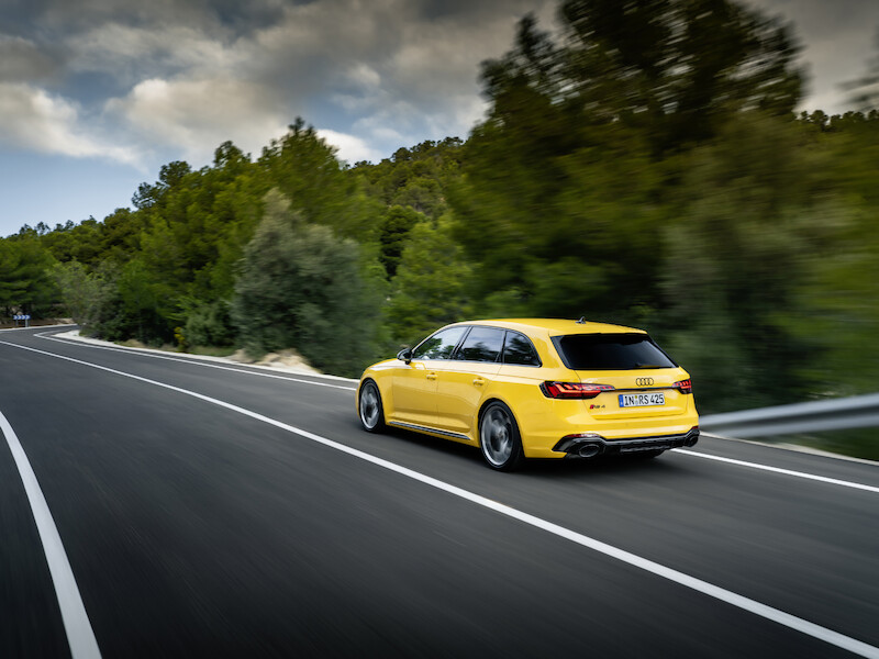 Wysokie osiągi w codziennym użytkowaniu i na torze wyścigowym: Audi RS 4 Avant edition 25 years