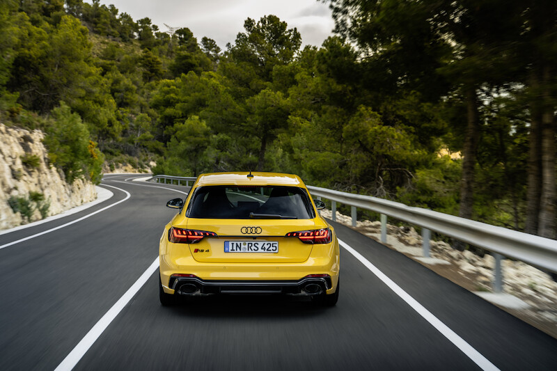 Wysokie osiągi w codziennym użytkowaniu i na torze wyścigowym: Audi RS 4 Avant edition 25 years