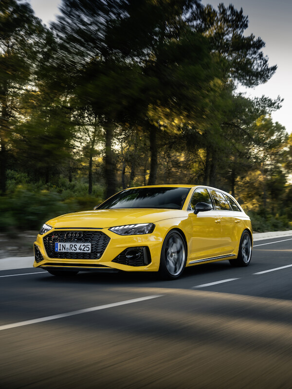 Wysokie osiągi w codziennym użytkowaniu i na torze wyścigowym: Audi RS 4 Avant edition 25 years