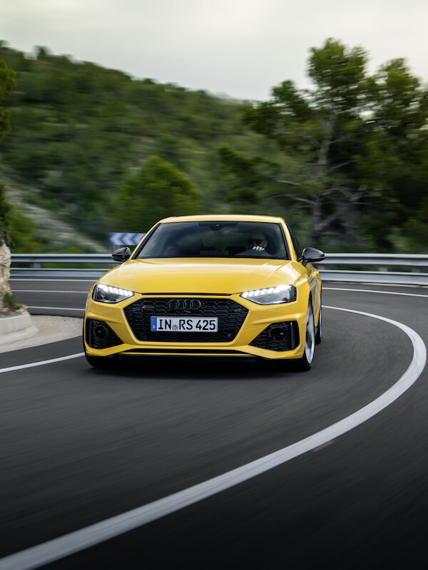Wysokie osiągi w codziennym użytkowaniu i na torze wyścigowym: Audi RS 4 Avant edition 25 years